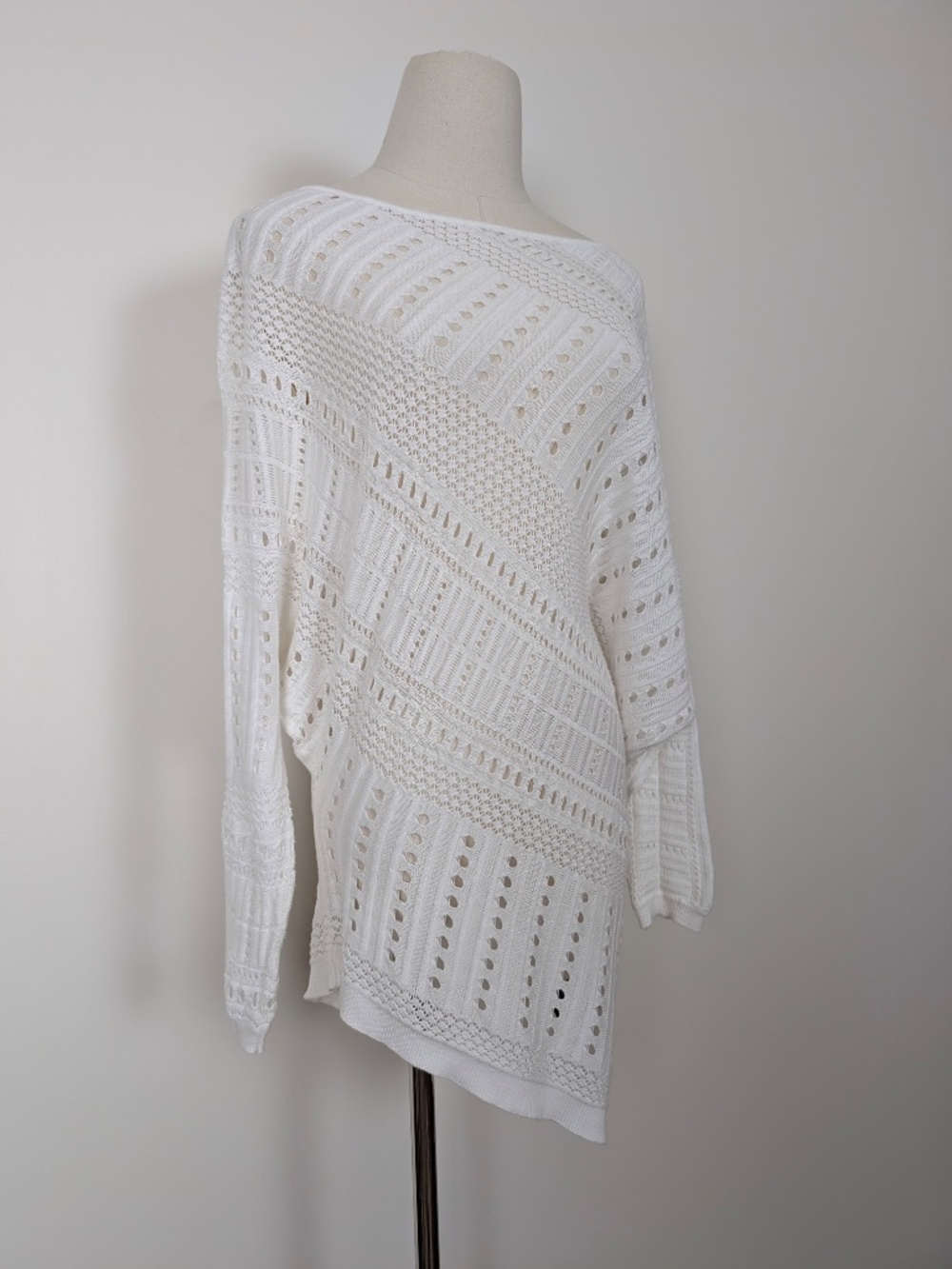 Le Chateau White Crochet Top Asymmetrical Long Sleeve Boho Size XS - Picture 6 of 13